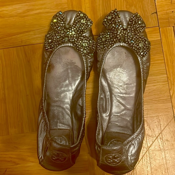 Tory Burch eddie with bow-metallic lamb - Picture 5 of 5